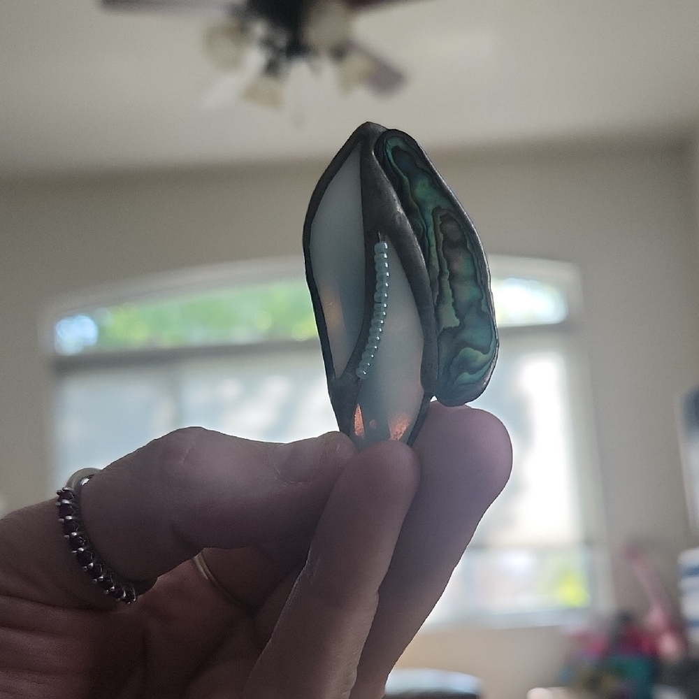 Elegant Silver and Abalone Women's Pendant - Picture 4 of 4